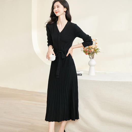剩S/M/L/XL 米思阳2026春冬知性优雅V领长袖连衣裙黑色针织中长裙子3199 商品图0