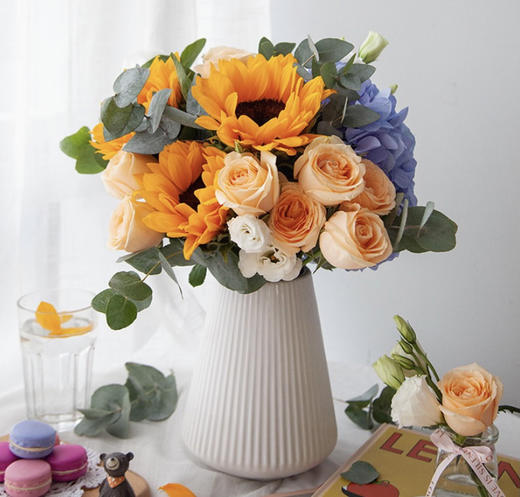 【未来可期】向日葵➕蓝绣球➕香槟玫瑰精选瓶花 商品图0