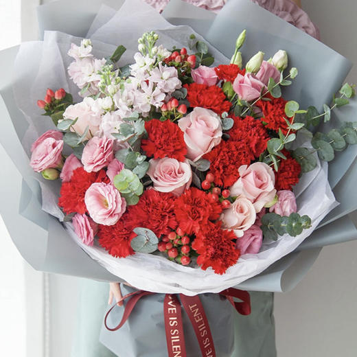 【留住好时光】12朵红康乃馨➕粉玫瑰➕洋桔梗➕火龙珠精品大花束 商品图0