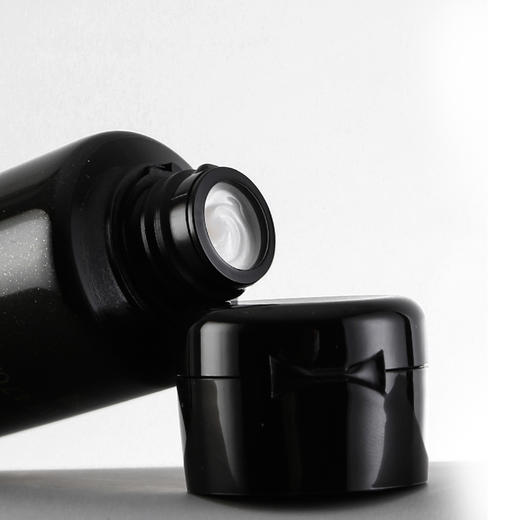 【跨境】SHISEIDO 资生堂洗面奶125ml 时光琉璃御藏臻润洁面乳 绵密泡沫（效期到28年1月） 商品图4