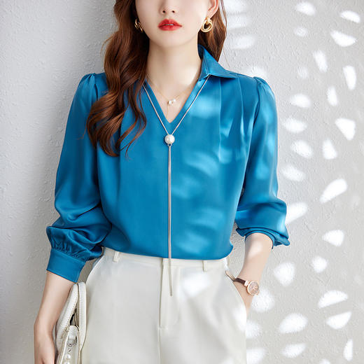 XZ-Q6695设计感项链V领丝绸缎面长袖衬衫女初秋气质真丝打底白衬衫上衣 商品图6