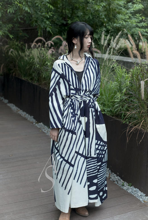 Daniela Gregis  米黄拼深蓝不规则图案长外套 商品图0