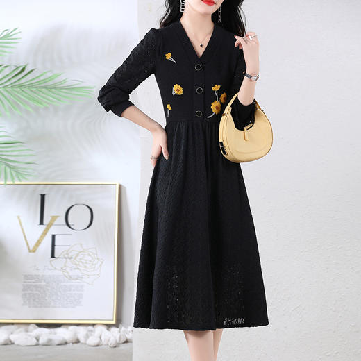 新款洋气，刺绣百搭显瘦小v领立体纹路毛衣拼接连衣裙HR-YBER2288 商品图5