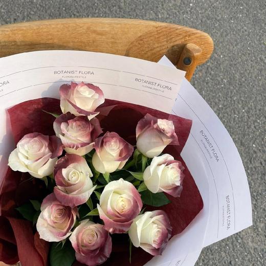 《凡尔赛》复古红11枝玫瑰花束 商品图2