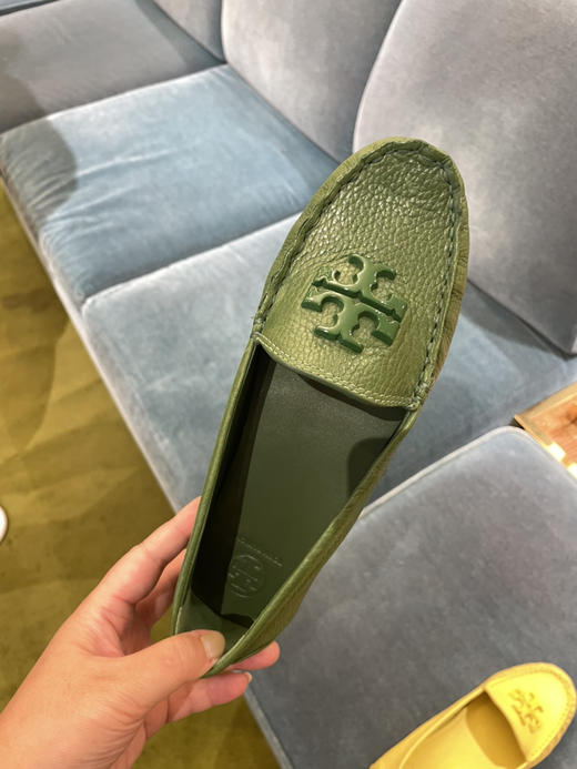 两色清仓特价！Tory Burch TB牛皮豆豆鞋 原价2500+现在只要¥1220直邮到手！ 商品图1