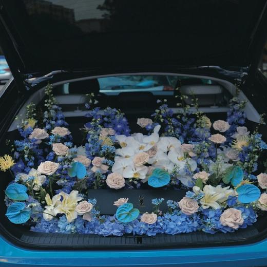 《飞燕》高级浪漫紫色系惊喜后备箱-包含蝴蝶兰手捧花 商品图0