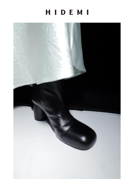 HIDEMI 蜥蜴纹圆头极简粗跟踝靴短靴 商品图5