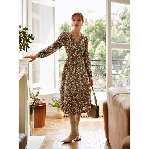 欧芮儿碎花连衣裙女冬季2025年新款收腰显瘦法式复古V领中长a字裙 商品图2