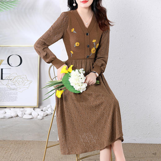 新款洋气，刺绣百搭显瘦小v领立体纹路毛衣拼接连衣裙HR-YBER2288 商品图3