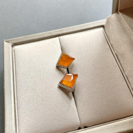 高冰种黄翡芬达色耳钉18k白金钻石镶嵌 商品图4