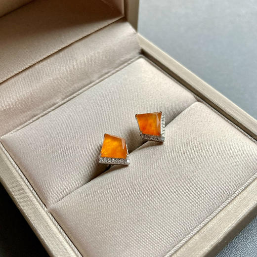 高冰种黄翡芬达色耳钉18k白金钻石镶嵌 商品图2