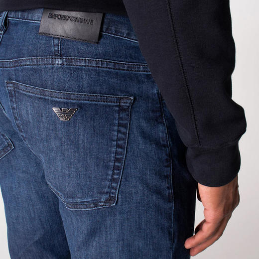 EMPORIO ARMANI 阿玛尼 男士棉质金属徽标休闲牛仔裤 蓝色 8N1J21 1D85Z 0942 商品图3