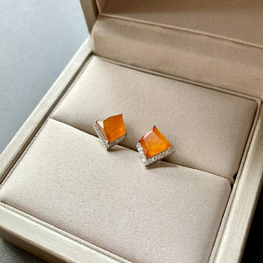 高冰种黄翡芬达色耳钉18k白金钻石镶嵌 商品图5