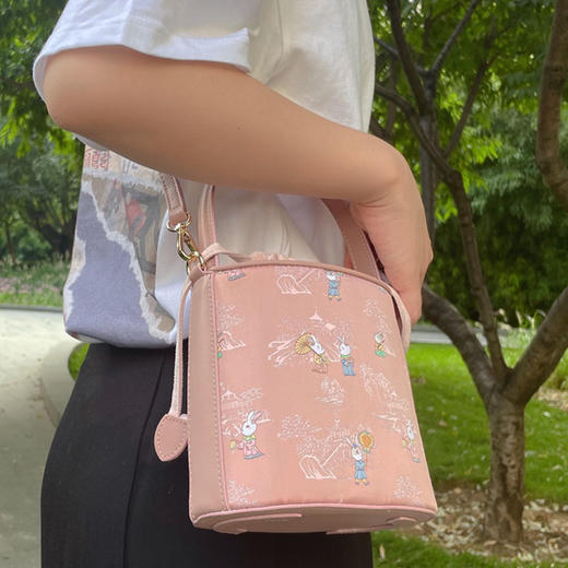 【采购专享】游园兔 水桶包斜挎包 商品图4