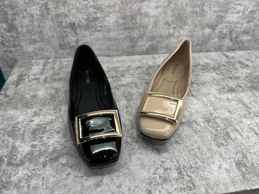 IUIU 22年秋季新款方扣漆皮浅口单鞋舒软套包鞋 U22CE37621 商品图0