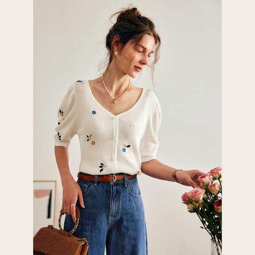 欧芮儿V领刺绣针织衫女夏季2022新款气质泡泡袖冰爽薄款白色上衣 商品图2