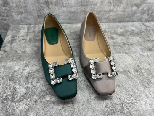 IUIU 22年秋季新品真丝布水钻扣浅口平底鞋 U22CE37501 商品图2