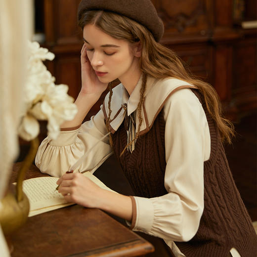 famecoco范可儿衬衣女带有披肩设计感小众优雅气质衬衫F228BA004 商品图3