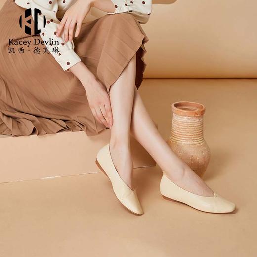德芙琳Kacey Devlin女款春季新款真皮女士平底鞋V口女KD3103（黑色37、39、40码、灰色37码、米白色全码、摩卡36、38码预售10天左右发货、棕色37、38、39预售15天发货） 商品图1
