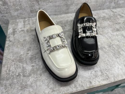 IUIU 22年秋冬新款时尚方扣乐福鞋 U22CM37751 商品图1