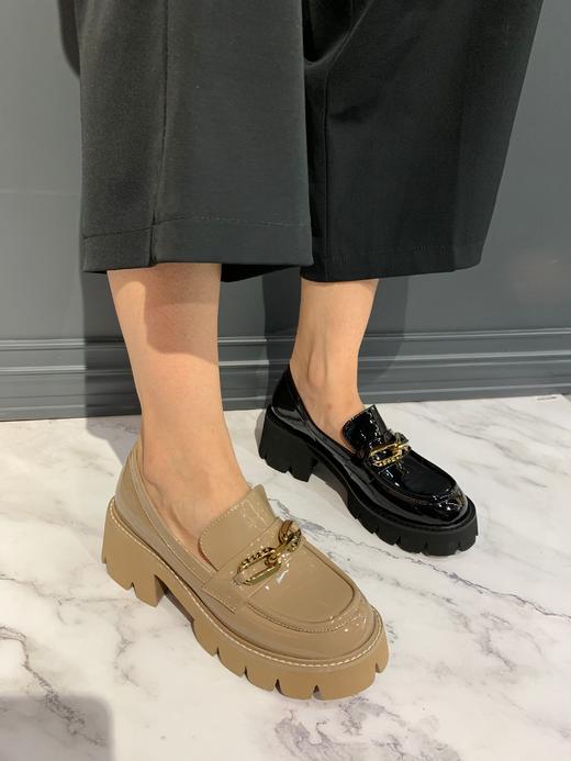 IUIU 超火厚底乐福鞋舒适增高深口鞋 U21CM34551 商品图0