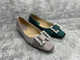 IUIU 22年秋季新品真丝布水钻扣浅口平底鞋 U22CE37501