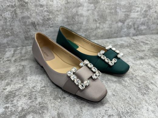 IUIU 22年秋季新品真丝布水钻扣浅口平底鞋 U22CE37501 商品图0