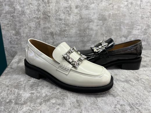 IUIU 22年秋冬新款时尚方扣乐福鞋 U22CM37751 商品图2