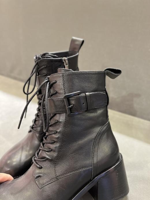 IUIU 时尚高跟绑带马丁靴 U21DS44641 商品图2