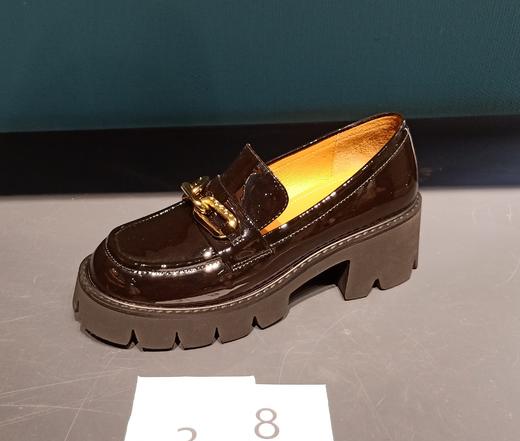 IUIU 超火厚底乐福鞋舒适增高深口鞋 U21CM34551 商品图1