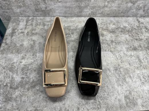 IUIU 22年秋季新款方扣漆皮浅口单鞋舒软套包鞋 U22CE37621 商品图1