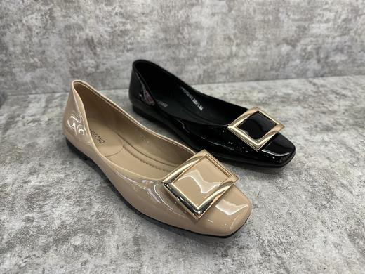 IUIU 22年秋季新款方扣漆皮浅口单鞋舒软套包鞋 U22CE37621 商品图3