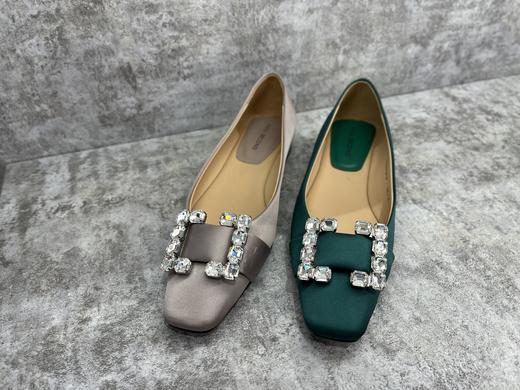 IUIU 22年秋季新品真丝布水钻扣浅口平底鞋 U22CE37501 商品图1