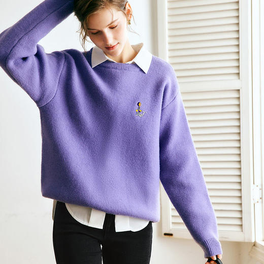 欧芮儿法式紫色毛衣女秋季2022年新款宽松减龄落肩袖套头衫 商品图3