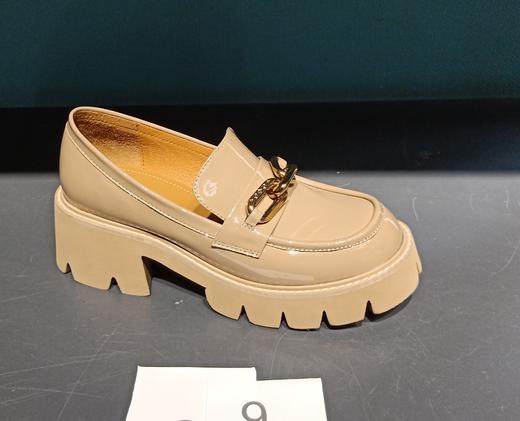 IUIU 超火厚底乐福鞋舒适增高深口鞋 U21CM34551 商品图2