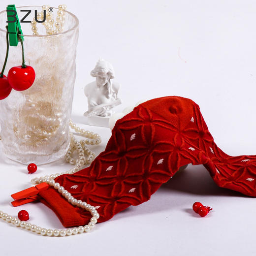 【任选6双99.5】秋冬女款棉质反织工艺提花浮雕立体图案冬季中邦女袜 商品图3