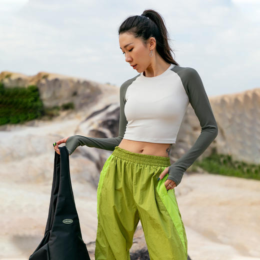 【螺纹肌理】-圆领撞色插肩套袖长袖上衣 商品图2