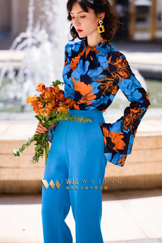 2202144 魅橘蓝影 超密亲肤柔光缎上衣 雾境 商品图4