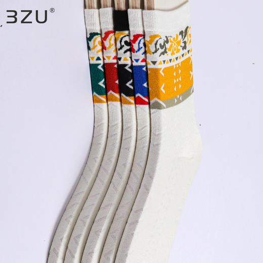 【任选6双99.5】秋冬女款多彩亮色花卉提花民族风复古图案冬季中邦女袜 商品图3