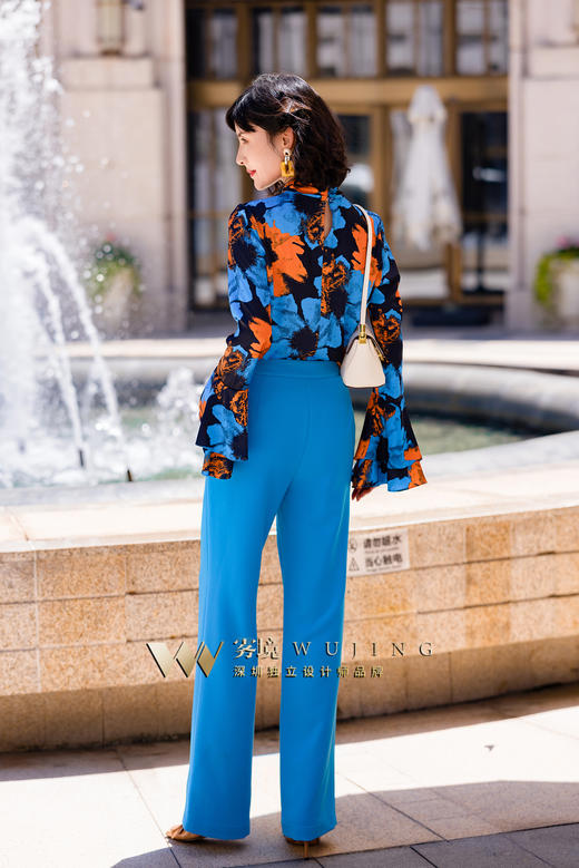 2202144 魅橘蓝影 超密亲肤柔光缎上衣 雾境 商品图5