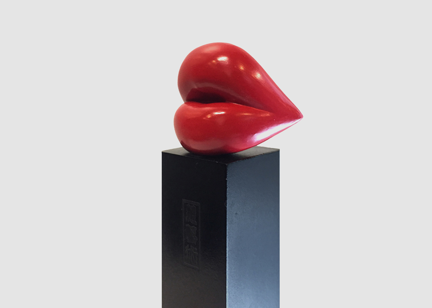 “艺术之吻”艺术摆件