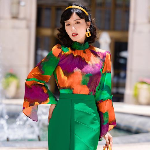 2202162 橙黄绿意 超密亲肤柔光缎上衣 雾境 商品图0