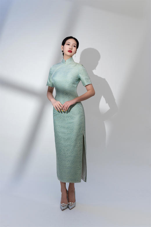 荷言HEYEN 水湄兰杜芳 手工钉珠旗袍高级定制 商品图1