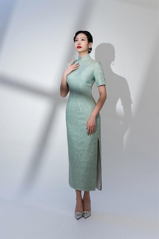 荷言HEYEN 水湄兰杜芳 手工钉珠旗袍高级定制 商品图0