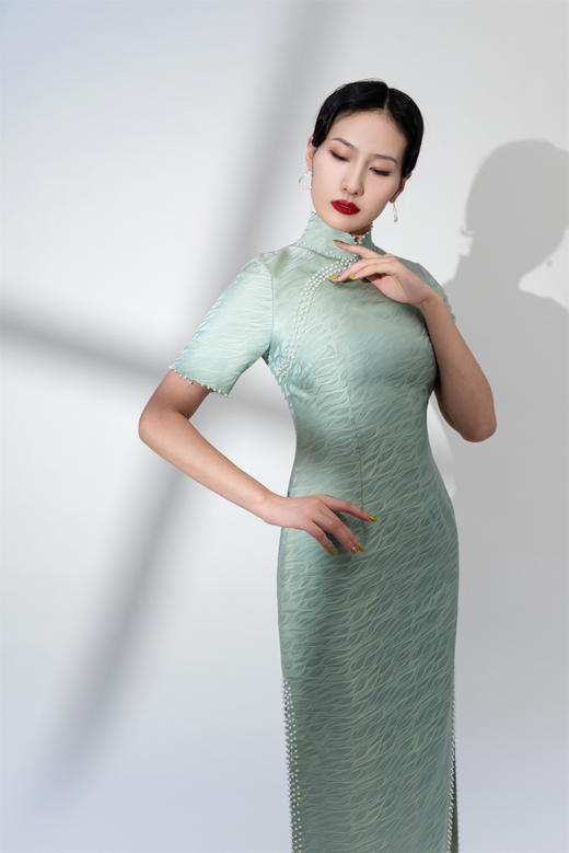 荷言HEYEN 水湄兰杜芳 手工钉珠旗袍高级定制 商品图6