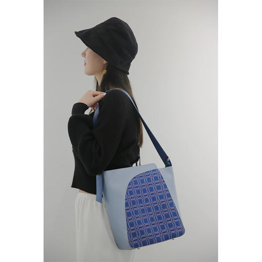 饮水鸟非遗江南手织布真皮百搭包 桶包  宝石花/芦扉花 商品图1