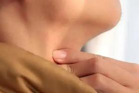  嘴里有痰，咳也咳不出，咽也咽不下？化湿祛痰，记得灸这两个穴位 