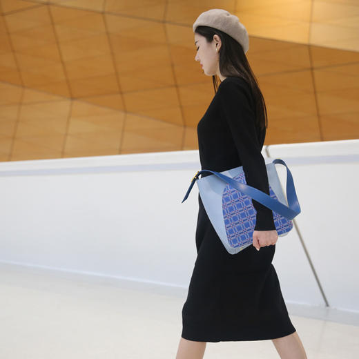 饮水鸟非遗江南手织布真皮百搭包 桶包  宝石花/芦扉花 商品图3