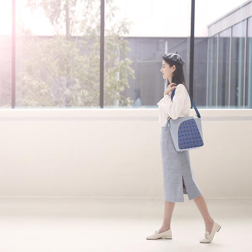 饮水鸟非遗江南手织布真皮百搭包 桶包  宝石花/芦扉花 商品图5