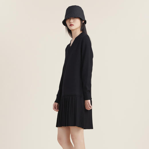 谜底2022秋新款套头V领蕾丝拼接中长款宽松针织连衣裙女223MZ1310 商品图1